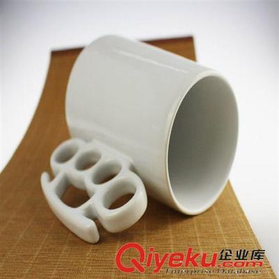庫存現貨純白色拳擊杯 創意古怪力量拳擊手柄 飲料啤酒陶瓷大杯-廣州錦陶陶瓷實業提供庫存現貨純白色拳擊杯 創意古怪力量拳擊手柄 飲料啤酒陶瓷大杯的相關介紹、產品、服務、圖片、價格廣州錦陶陶瓷實業、馬克杯;日用陶瓷;玻璃制品;陶瓷工藝品;陶瓷杯;工藝盤;變色杯;煙灰缸;廣告杯;禮品杯;咖啡杯;情侶禮品;廣告杯;陶瓷花紙;創意水杯;實用禮品;促銷禮品;廣告禮品;商務禮品;訂制陶瓷杯