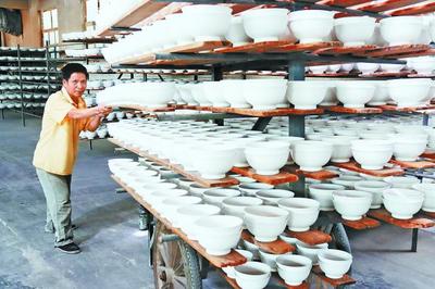 “筑巢引鳳”農民家門口就業增收